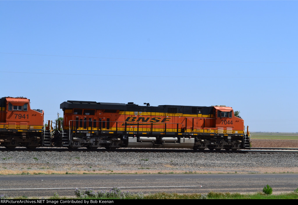 BNSF 7044